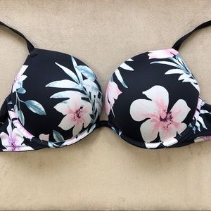 🚫SOLD Ⓜ️ERCARI Victoria’s Secret PINK Bra 34C